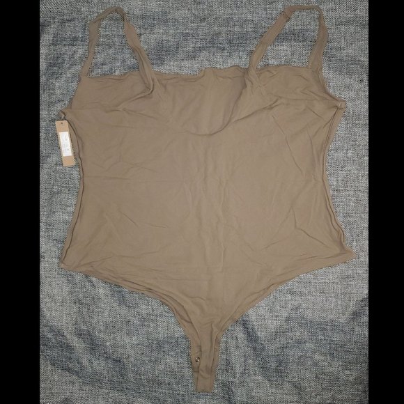 NWT SKIMS 4X Fits Everybody Square Neck Bodysuit DESERT - Picture 2 of 3